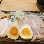 Menshou Takamatsu - 全部のせトッピング　鶏むね美味しいですね