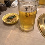 Yakiniku Sanzenri - お通しとビール