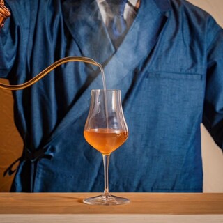 【「飲む肉」肉の旨みが凝縮された自家製コンソメ】