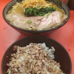 横浜家系総本山 吉村家直系店 ラーメン内田家 - 辛ねぎラーメン、チャーシューまぶしご飯