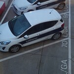 Lufthansa Senator Lounge - ルフトハンザのロゴが入った車