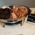 Crowne Plaza Manchester Airport - ブラックプディング　ベーコン