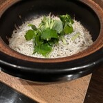 炭火鉄板焼　杜季 - しらすとみつば