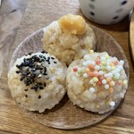 Cafe ぶりきのらいおん - 玄米。あられ、ごま塩、柚味噌