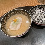 もちづき - 鰤大根白味噌仕立て
      お椀も素敵