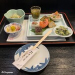 Ajinomise Iwashi - 和牛ホルモンの煮込みと蛸の頭の酢の物と先付八寸