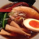 麺屋 燕 - 燕ブラック黒醤油ラーメン (ｰｰ