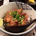 魚時間 - 本日の魚屋さんのまかない丼（小）