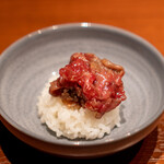 焼肉ホルモンうしごろ - とろけるロース 一口ライス