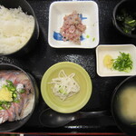 Uchiura Gyokyou Chokuei Ikesuya - 漁師本気のまご茶定食