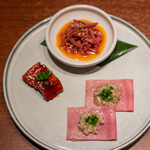 焼肉ホルモンうしごろ - 刺し 3 種盛り  タン刺し・上ミノ刺し・ハツユッケ
