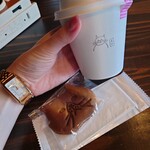 HIBI COFFEE - 店主さんが飼っている猫さんのうち一匹、「文子さん」がモデルのクッキー。あまりにもかわいい。