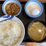 松屋 - 2024/05/07
            Wで選べる玉子かけごはん生玉子 特盛（ミニ牛皿） 290円-170円=120円
            ✳︎松屋ポイント170利用