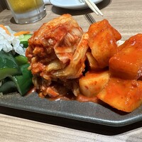 焼肉山水 虎ノ門ヒルズ店 - キムチ盛り！