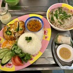 Fwo Hano I Yatai 33 - コムガーセット　若鶏からあげライス　スープをミニ鶏肉のフォーに変更