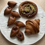 Boulangerie S.Igarashi - トリュフベーコンエピ  370円　ピスタチオのエスカルゴ　420円　クロワッサン　270円