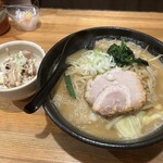 Bokkemon - 味噌ラーメン(ニンニク抜き)＋半ちゃーしゅー丼