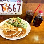 カフェ マチルダ - エビとアボカドタルタルサラダパンケーキ