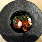 エピセ - 紀州三元豚のロース肉のロティ。 美味しい野菜農家が多くて有名、香取神宮のお膝元、香取の野菜たち。 コース料理のポーションとしてはかなり多いほうだと。