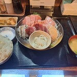 魚笑 - 刺し身定食1200円ごはん大盛