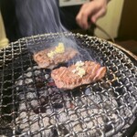 焼肉バズーカF - ニンニクの香りで焼く並タン塩　