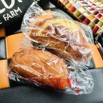 伊藤製パン所 - クリームパンと揚げパンかぼちゃ