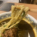 台湾夜市カシンフウ - 麺は縮れ中太玉子麺