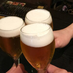 博多水炊きもつ鍋 亀吉 - まずは生ビール！
