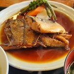 お食事処まるに - 煮魚の後ろ姿(^^)d