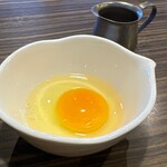 Bikkuri Donki - 卵かけご飯(\330)　卵とオリジナルソース
