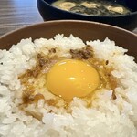 Bikkuri Donki - 卵かけご飯(\330)　盛り付け例