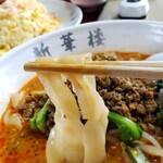 Shinka Rou - 麺だけでなく、ナッツ入りの肉味噌も食感を楽しめます。スープは程よい辛さの奥に、ごまと豆板醤なりの旨みで深さもあり美味です✨