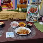 Shokudou Keyaki - 日替り ヘルシーB定食。"週替り"は"ささ身チーズカツ"。