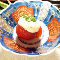 鈴おき - フルーツトマト、酒粕を使ったソースはカプレーゼをイメージ。特別に造ってくださいました。