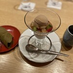 欽山 - 和三盆ジェラートと杏仁豆腐。本日特別に柏餅も。