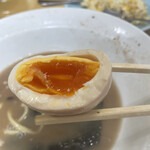 うまいヨゆうちゃんラーメン - うっすら醤油味。ラーメンの味を壊すことなく100点の塩梅