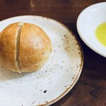 ビストロ ケー - セットの自家製パン