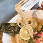 ヨコクラストアハウス - 麺リフトアップ