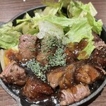 Niku Kafe Dainingu Afuro - サイコロステーキのシャリアピンソース