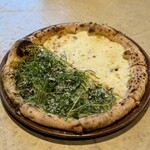 Pizza 4P's - 4 Cheese＆すじ青海苔とおかひじき あさり