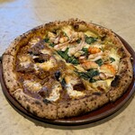 Pizza 4P's - 炉端シーフード＆ローガンジョシュ 羊肉のスパイシーインドカレー