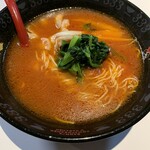 元祖トマトラーメンと辛めん 三味 - トマトラーメン