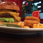 ブラザーズ - バーガーの向こうにいるのは、うちの子 2014/02