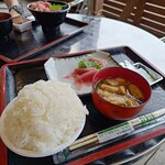Magurono Wakiguchi - 朝限定さしみ定食ご飯大盛1100円、後でマグロカツ追加。