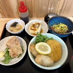 Shokudou Tomi To Matsu - 唐揚げ、カキフライ、コロッケ、冷奴、煮物、納豆