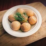 <Recommended> Smoked quail eggs pickled in olive oil