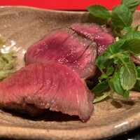 にくの匠 三芳 - 神戸牛のイチボのタタキ