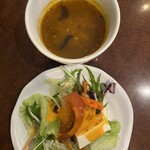 Halima kebab biryani - スープとサラダ