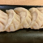 肉汁餃子と190円レモンサワー 難波のしんちゃん - 肉汁餃子