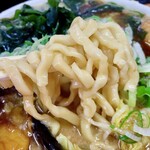 ラーメン たかはし - 平打ち麺がスープに良く絡んでとても美味しい